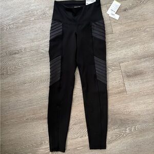 Old Navy Black 7/8 Ankle Compression Street Legging
